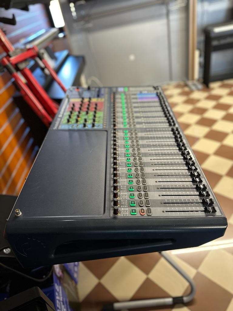 SOUNDCRAFT Si Expression 3 - MIXER DIGITALE 32 CANALI CON CUSTODIA RIGIDA- OTTIME CONDIZIONI