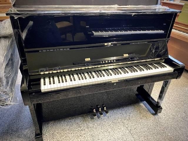 Yamaha U1H pianoforte verticale