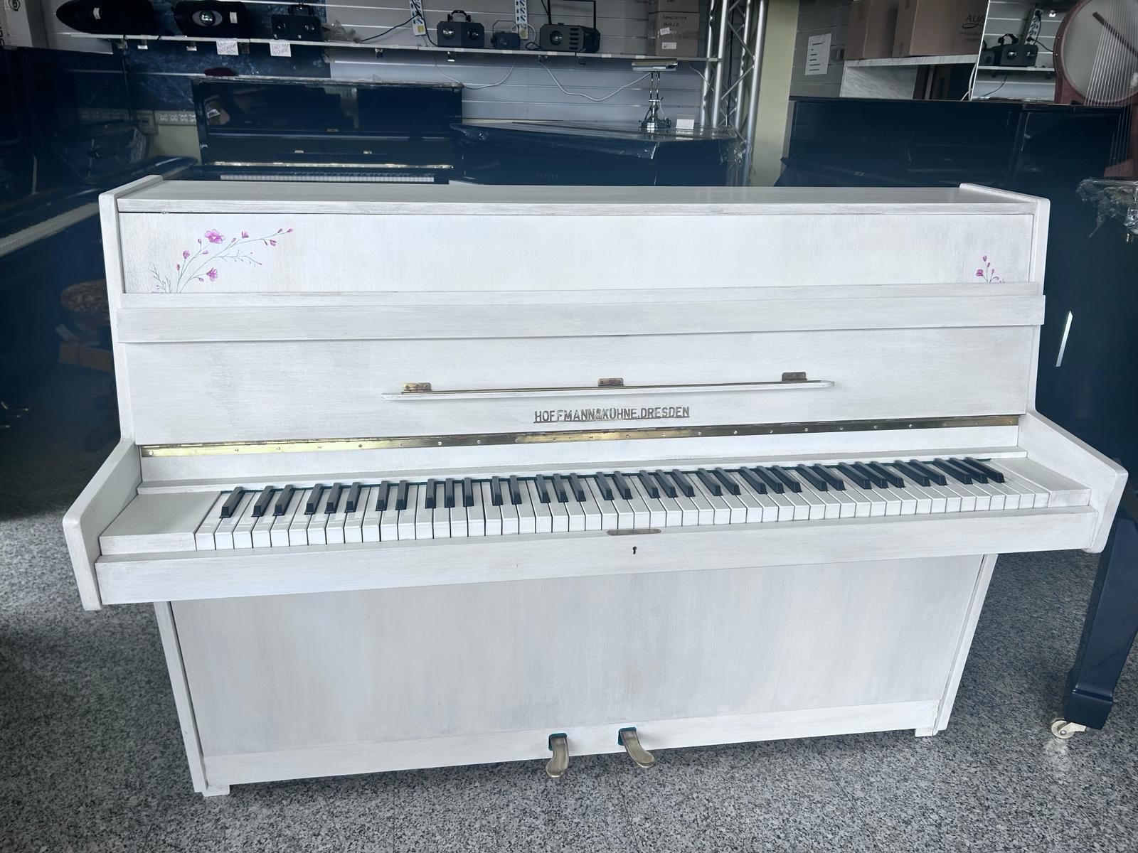 Hoffmann & Kuhne pianoforte acustico verticale