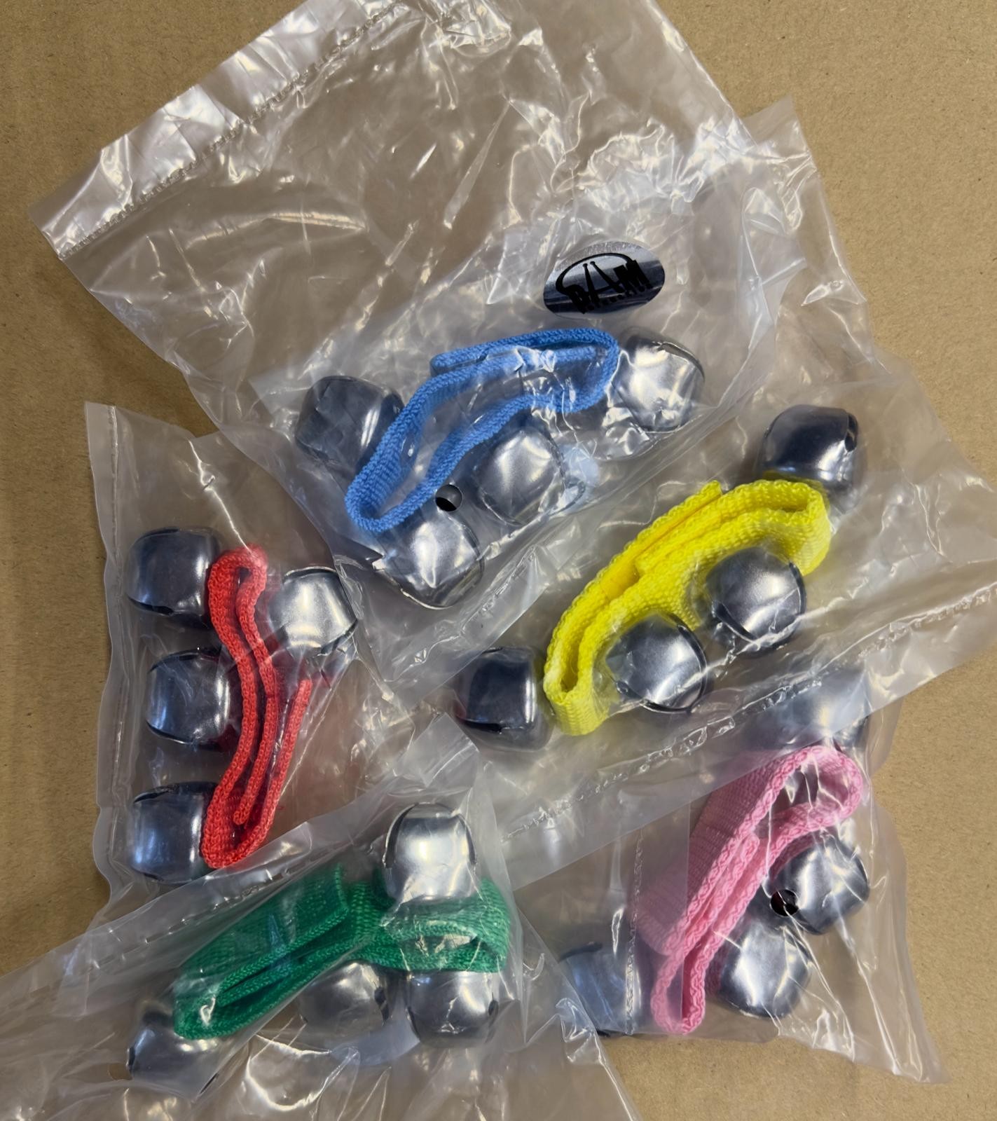 STRAP IN VELCRO CON SONAGLI (X1)