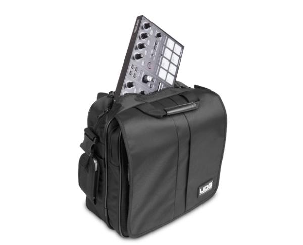 UDG ULTIMATE COURIERBAG DELUXE BLACK