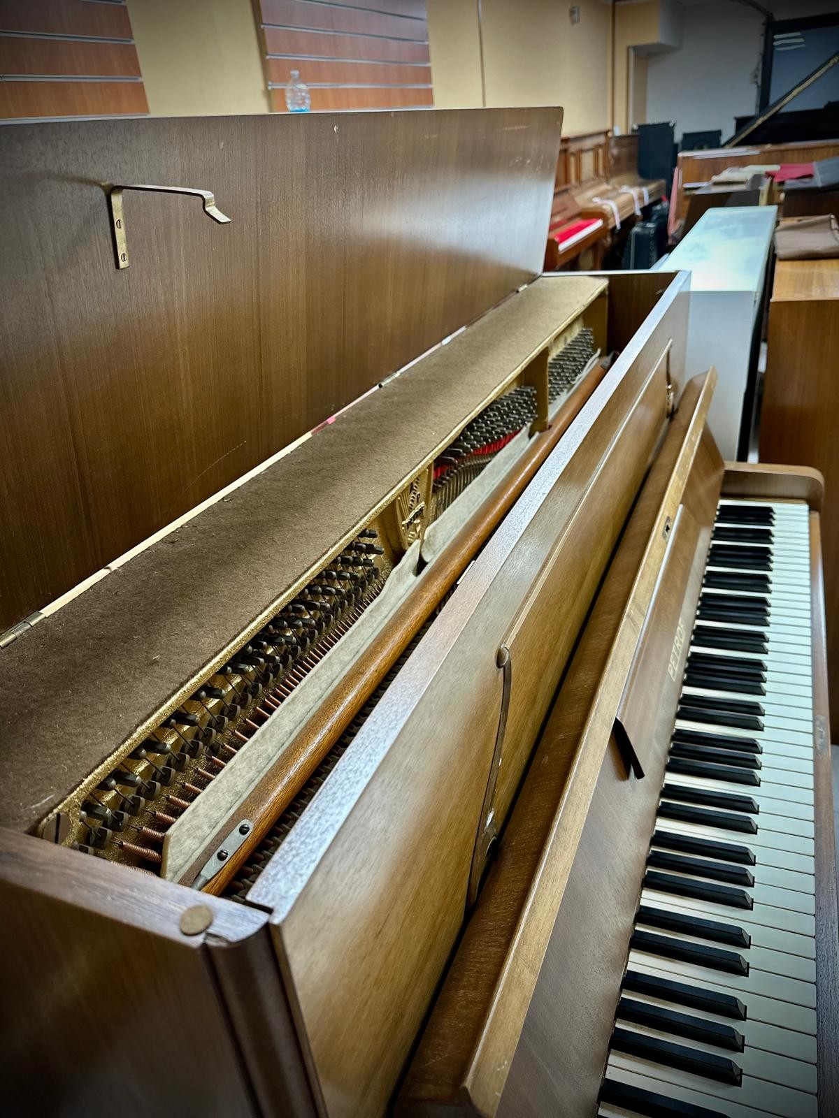 PIANOFORTE ACUSTICO VERTICALE PETROF