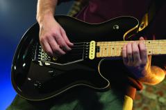 PEAVEY HPâ¢2 TREMOLO DEEP BLACK