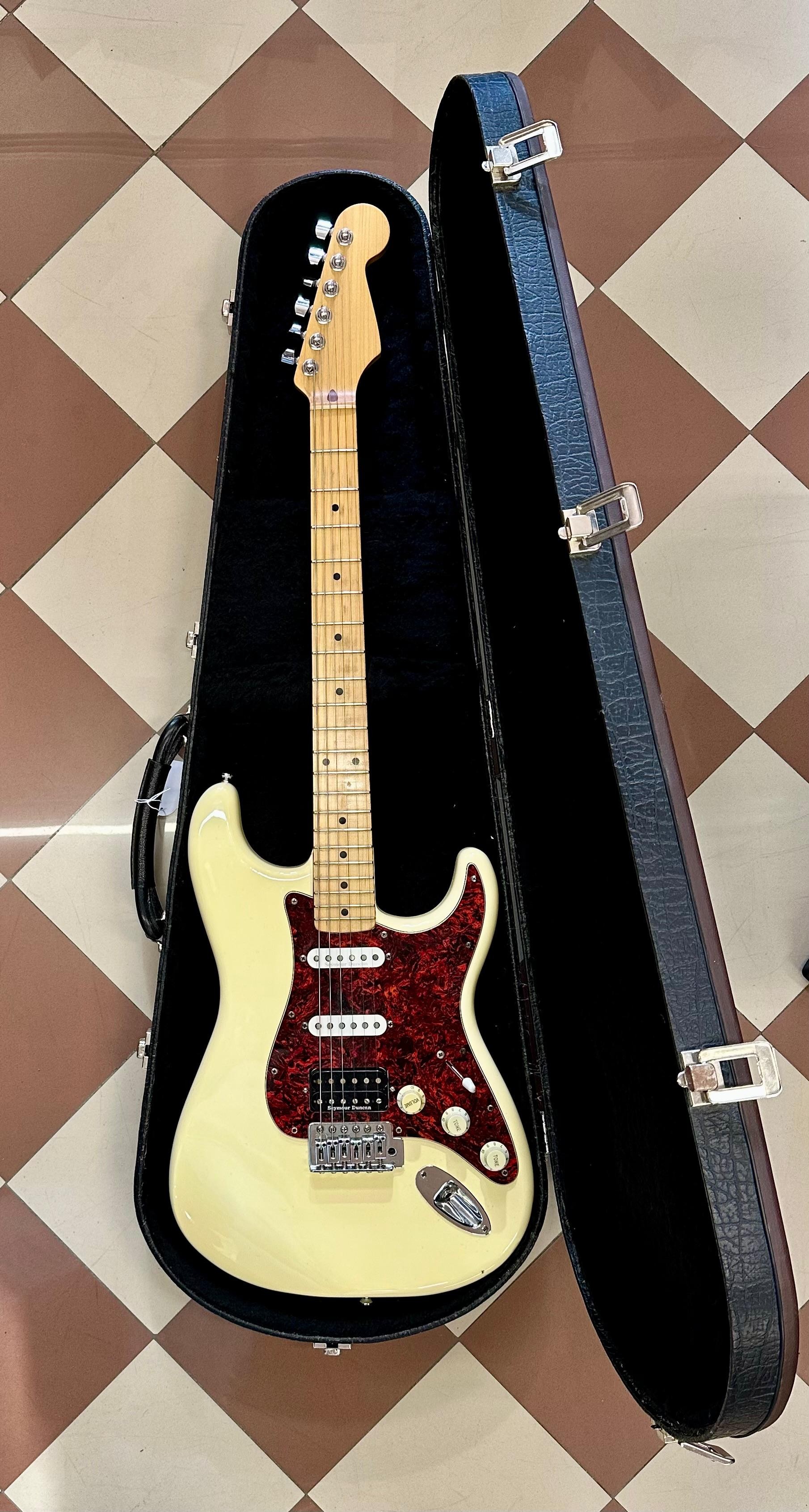 CHITARRA ELETTRICA CUSTOM CON CUSTODIA