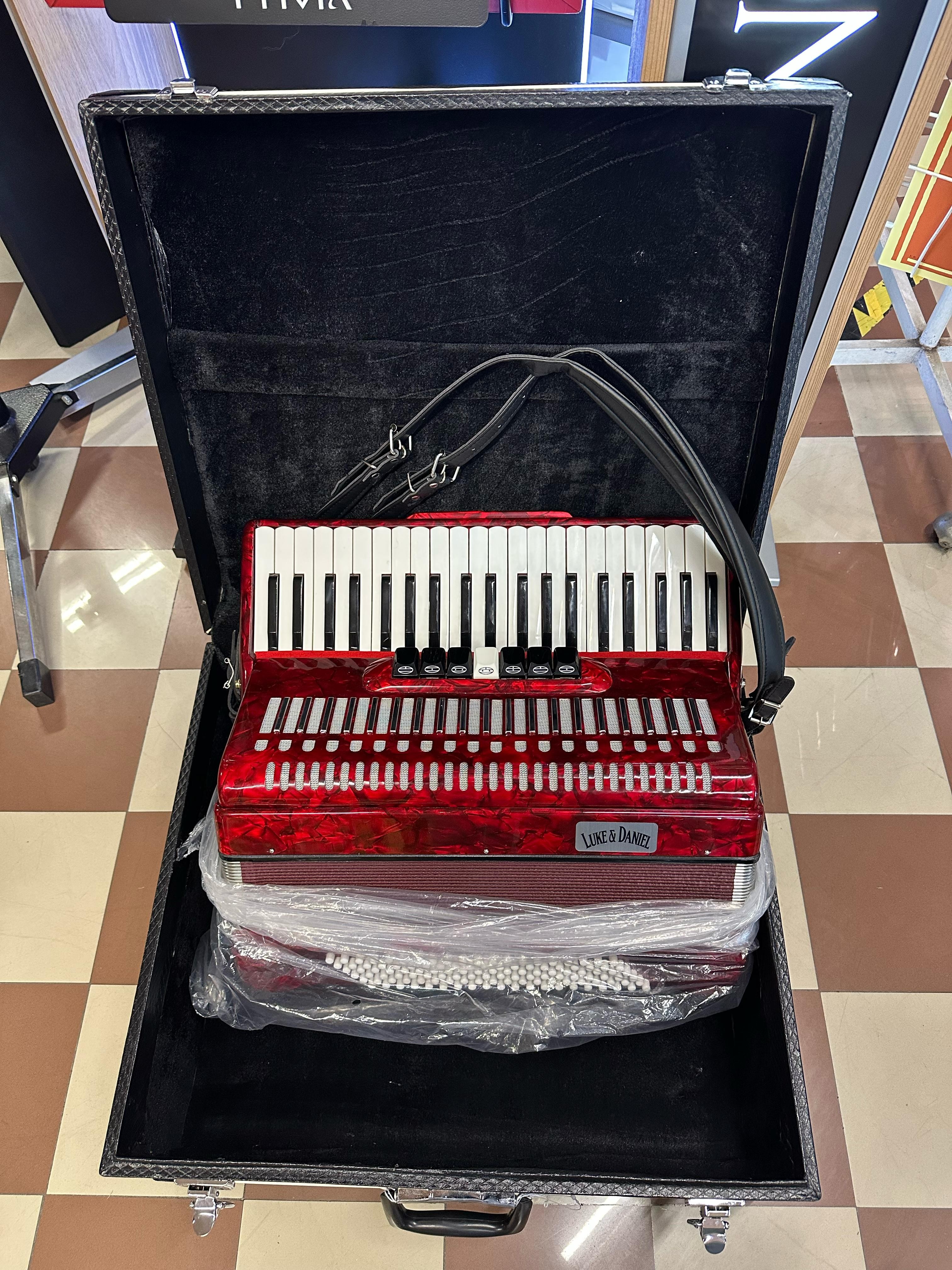 OCCASIONE Luke & Daniel fisarmonica 120 bassi rossa con valigia e tracolla