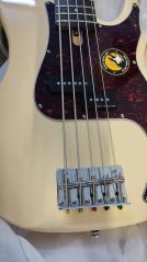 MARCUS MILLER P5R ALDER-5 VINTAGE WHITE