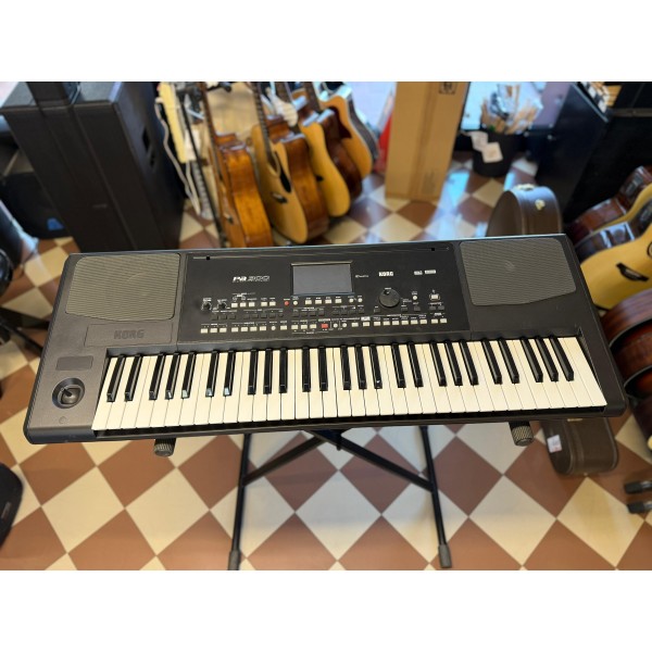 Korg PA300 – Tastiera Arranger Usata in Perfette Condizioni Estetiche e Funzionali