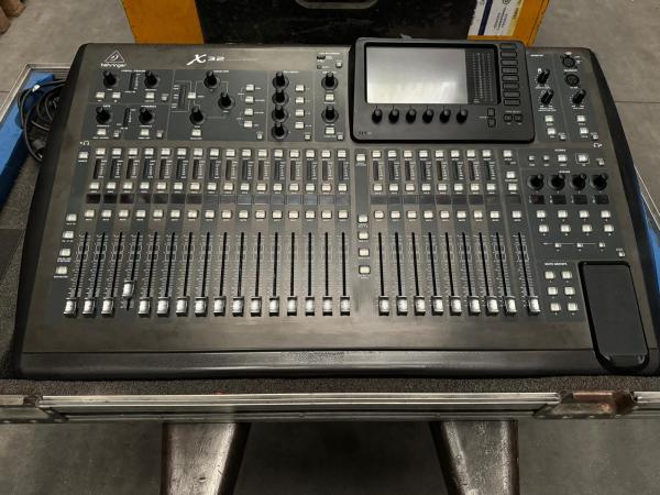 USATI BEHRINGER X32 + CASE + RACK 4U + S32 US