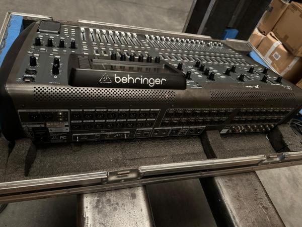 USATI BEHRINGER X32 + CASE + RACK 4U + S32 US