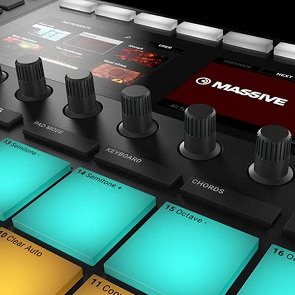 NATIVE INSTRUMENTS MASCHINE MKIII GROOVE BOX MK3 CON INTERFACCIA AUDIO USB2 0 24bit-96kHz