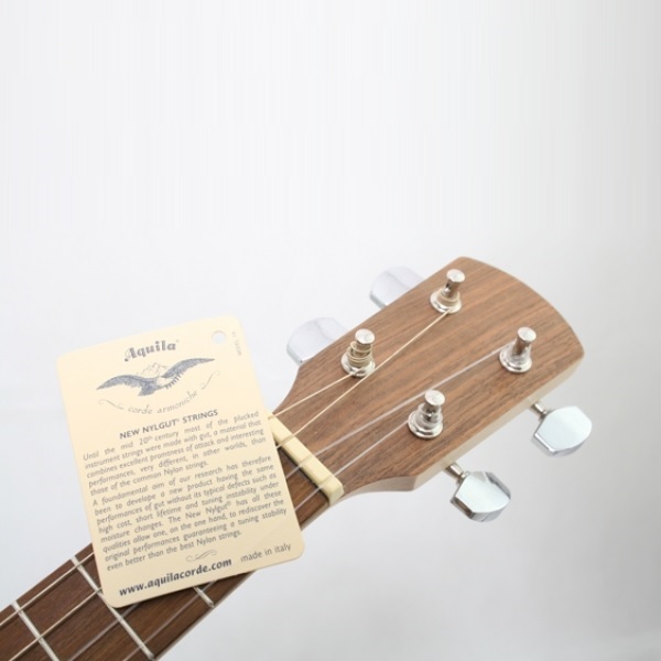 HORA UKULELE SOPRANO MADE IN EUROPE TAVOLA ABETE MASSELLO FONDO FASCE NOCE TASTIERA IN PALISSANDRO