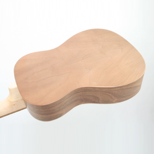 HORA UKULELE SOPRANO MADE IN EUROPE TAVOLA ABETE MASSELLO FONDO FASCE NOCE TASTIERA IN PALISSANDRO