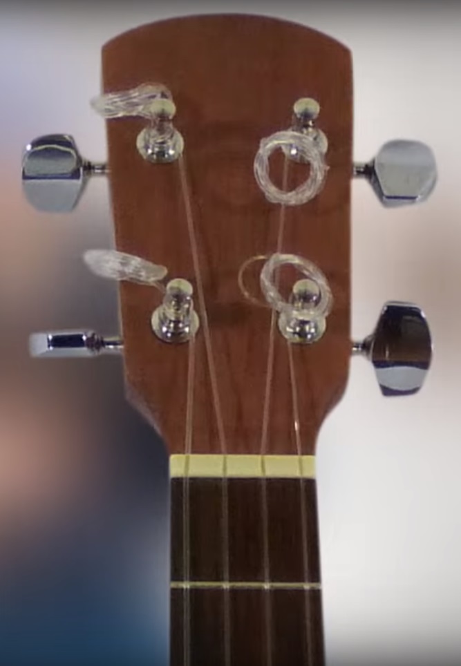 HORA UKULELE TENORE MADE IN EUROPE CORPO IN MOGANO MASSELLO TASTIERA IN PALISSANDRO ROSETTA DECORATA