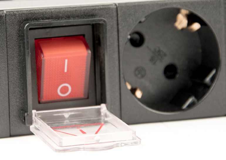 ENERGENIE EG-PDU-014 MULTIPRESA DA 1U RACK 8 PRESE SCHUKO PULSANTE LUMINOSO CON COVER E CAVO 3 MT