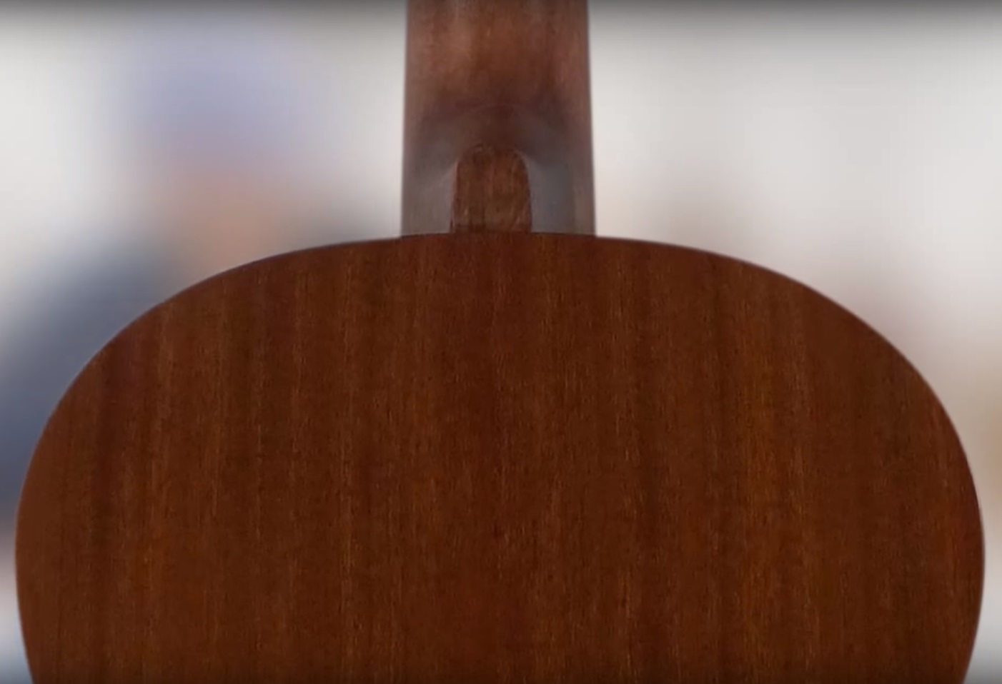 HORA UKULELE BARITONO MADE IN EUROPE TAVOLA TOP E CORPO IN MOGANO MASSELLO TASTIERA IN PALISSANDRO