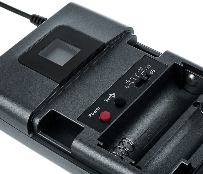 SENNHEISER XSW 1-CI1-B SPECIAL HEADST SISTEMA WIRELESS PER CHITARRA E STRUMENTI ELETTRICI UHF 614 - 638 MHz + ARCHETTO COLOR CAR