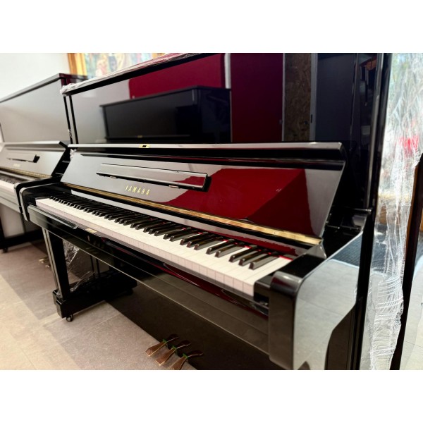 Pianoforte Verticale Yamaha U1M – Precisione Giapponese, Suono che Ispira | 121 cm in Nero Lucido 3436206
