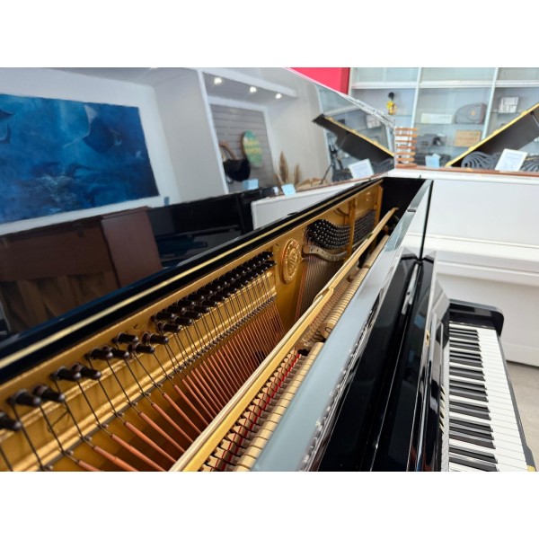 Pianoforte Verticale Yamaha U1M – Precisione Giapponese, Suono che Ispira | 121 cm in Nero Lucido 3436206
