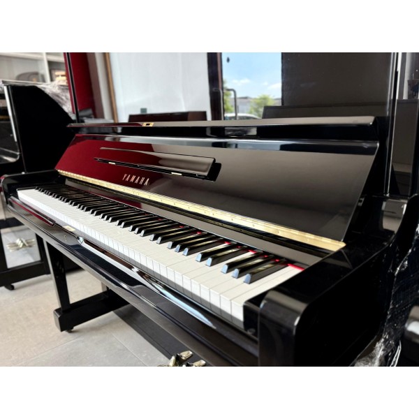 Pianoforte Verticale Yamaha U3H Rigenerato – Potenza ed Emozione in 131 cm di Eccellenza Giapponese | Nero Lucido 1899623