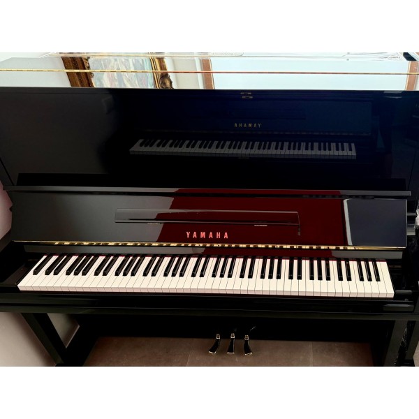 Pianoforte Verticale Yamaha U30BL – Eleganza senza tempo in nero lucido 4397347