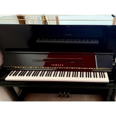 Pianoforte Verticale Yamaha U30BL – Eleganza senza tempo in nero lucido 4397347