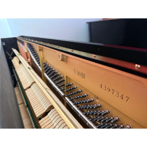 Pianoforte Verticale Yamaha U30BL – Eleganza senza tempo in nero lucido 4397347