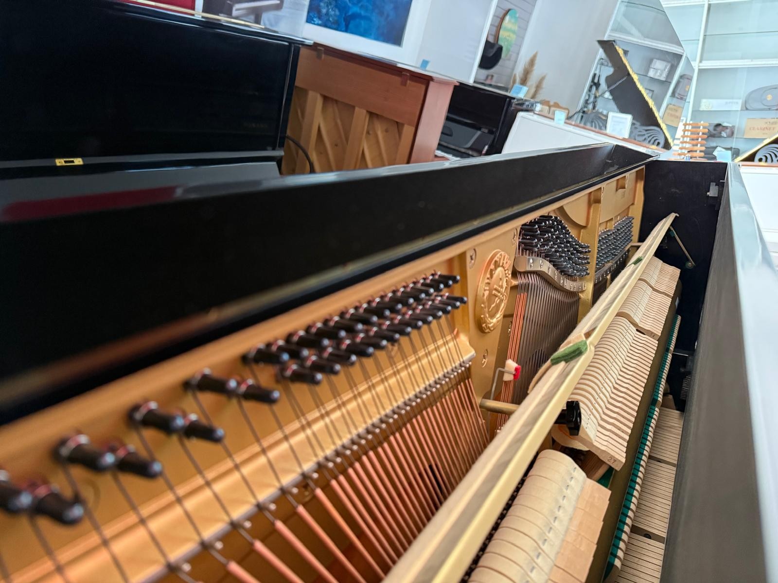 Pianoforte Verticale Yamaha U30BL – Eleganza senza tempo in nero lucido 4397347