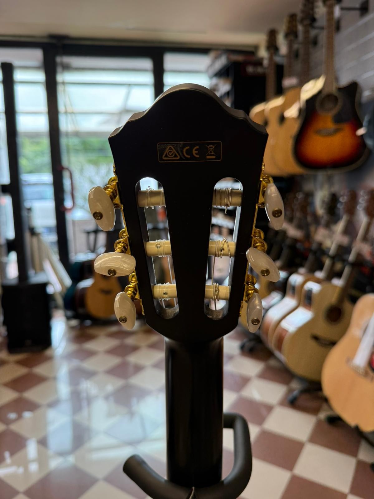 Ibanez AEG10NIIBK – Chitarra Classica Elettrificata Usata