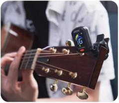 AROMA AT10A ACCORDATORE CROMATICO A PINZA RICARICABILE PER CHITARRA BASSO UKULELE E VIOLINO COLORE NERO