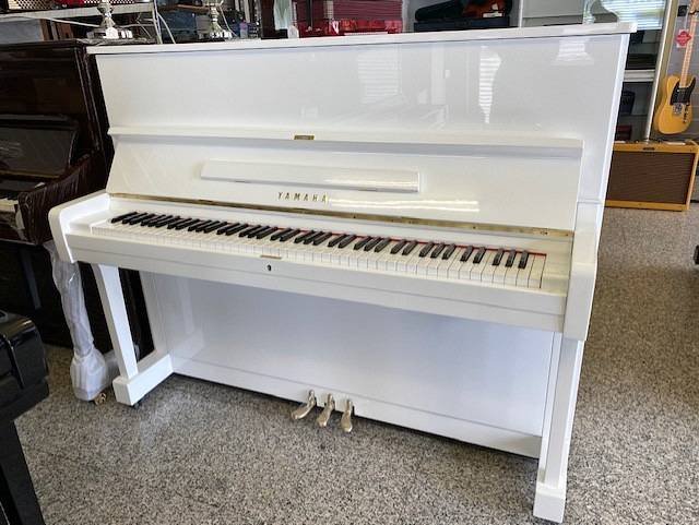 YAMAHA PIANOFORTE VERTICALE U1E BIANCO