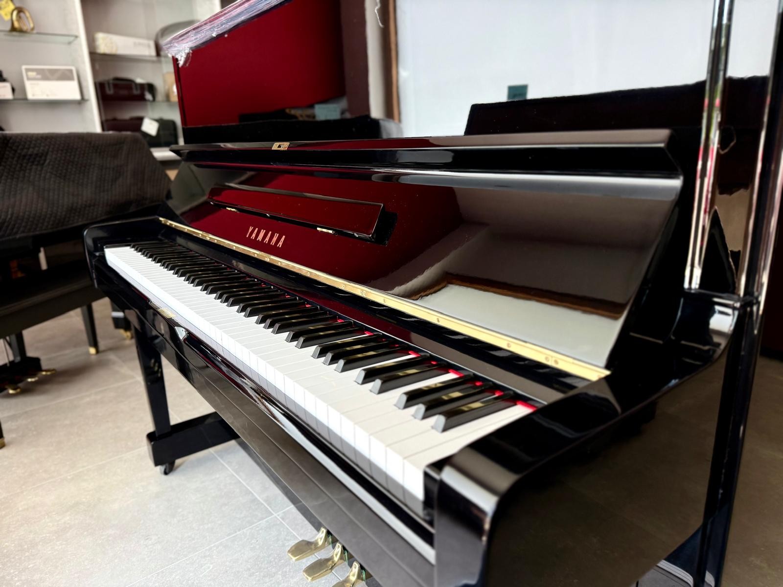 Pianoforte Verticale Yamaha U1H - 2342715