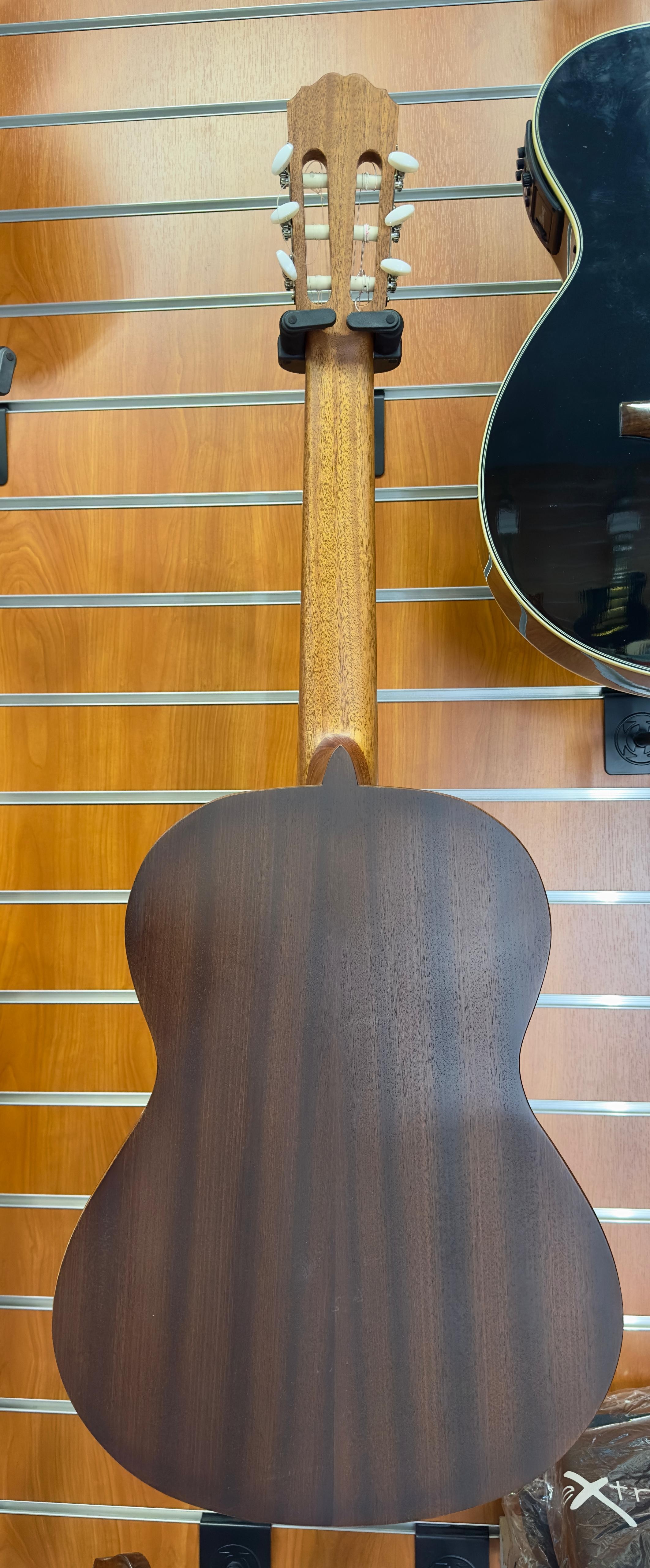 Alhambra 1C HT - chitarra classica con custodia