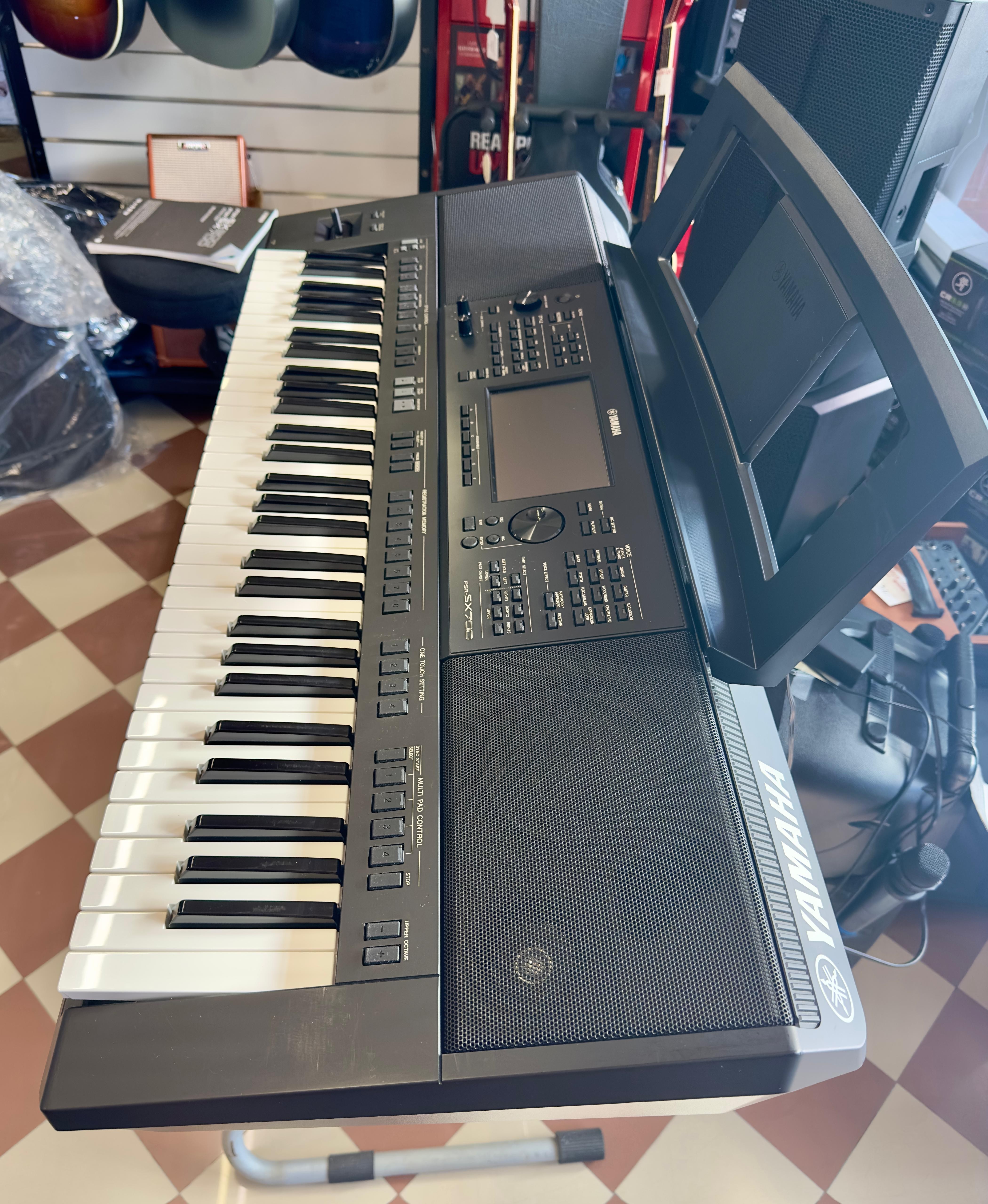 YAMAHA PSR-SX700 - WORKSTATION DIGITALE 61 TASTI