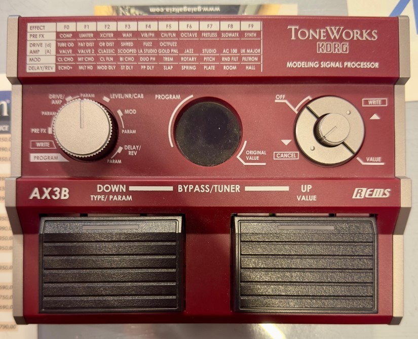 KORG AX3B - MULTIEFFETTO A MODELLI FISICI PER BASSO