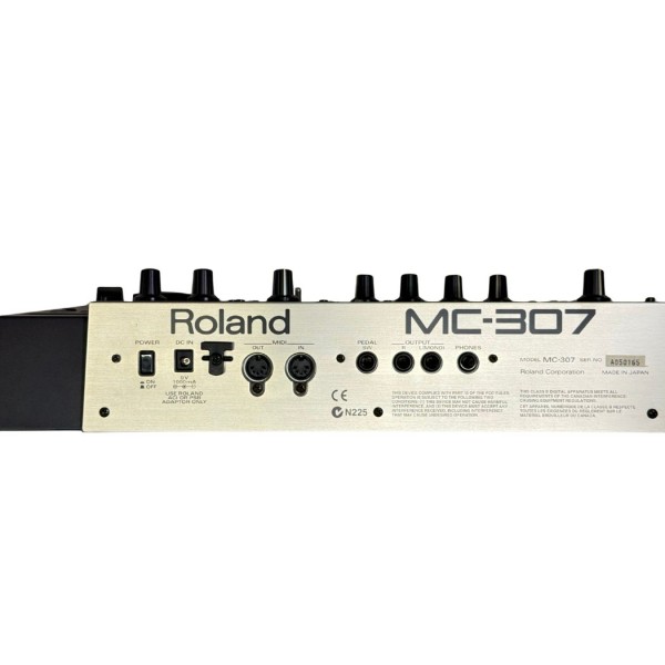 ROLAND MC-307 GROOVEBOX - SEQUENCER E SINTETIZZATORE