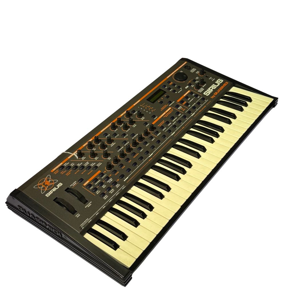 QUASIMIDI SIRIUS - GROOVESYNTH E WORKSTATION DIGITALE CON CUSTODIA - USATO