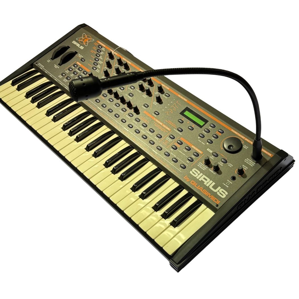 QUASIMIDI SIRIUS - GROOVESYNTH E WORKSTATION DIGITALE CON CUSTODIA - USATO