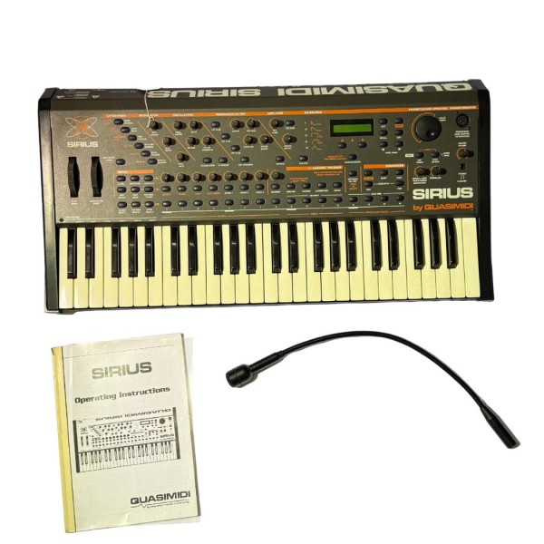 QUASIMIDI SIRIUS - GROOVESYNTH E WORKSTATION DIGITALE CON CUSTODIA - USATO