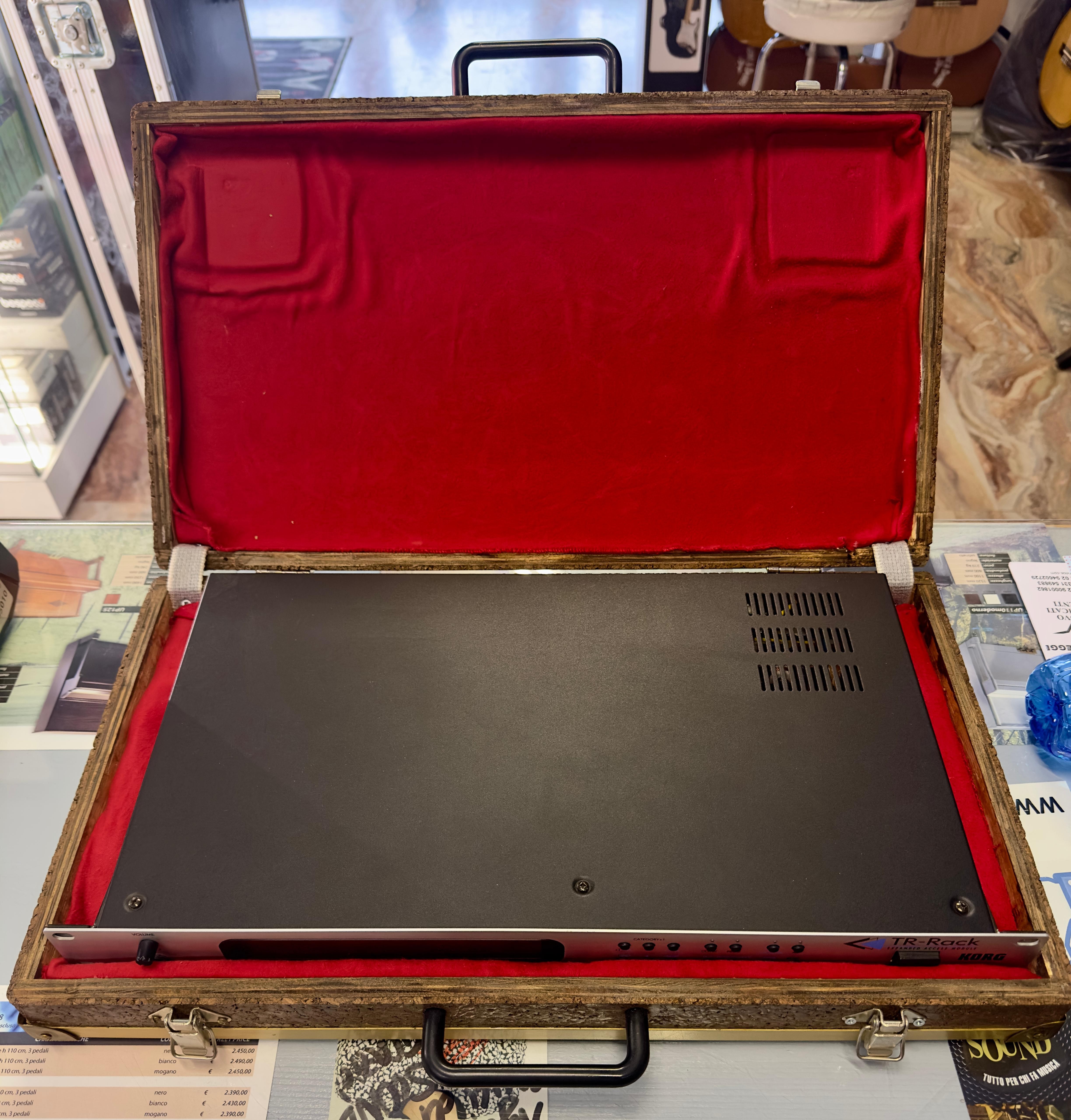 KORG TR T-RACK - EXPANDER CON CUSTODIA