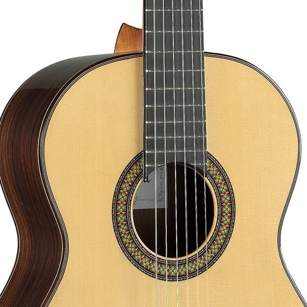ALHAMBRA 7 P A (ABETE) - Chitarra Classica con Top in Abete
