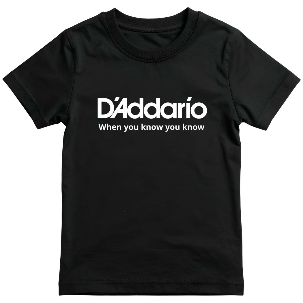 D'Addario IYKYK Tee Black - T-Shirt Tecnica con Logo Bianco e Grafica "If You Know You Know" - XL
