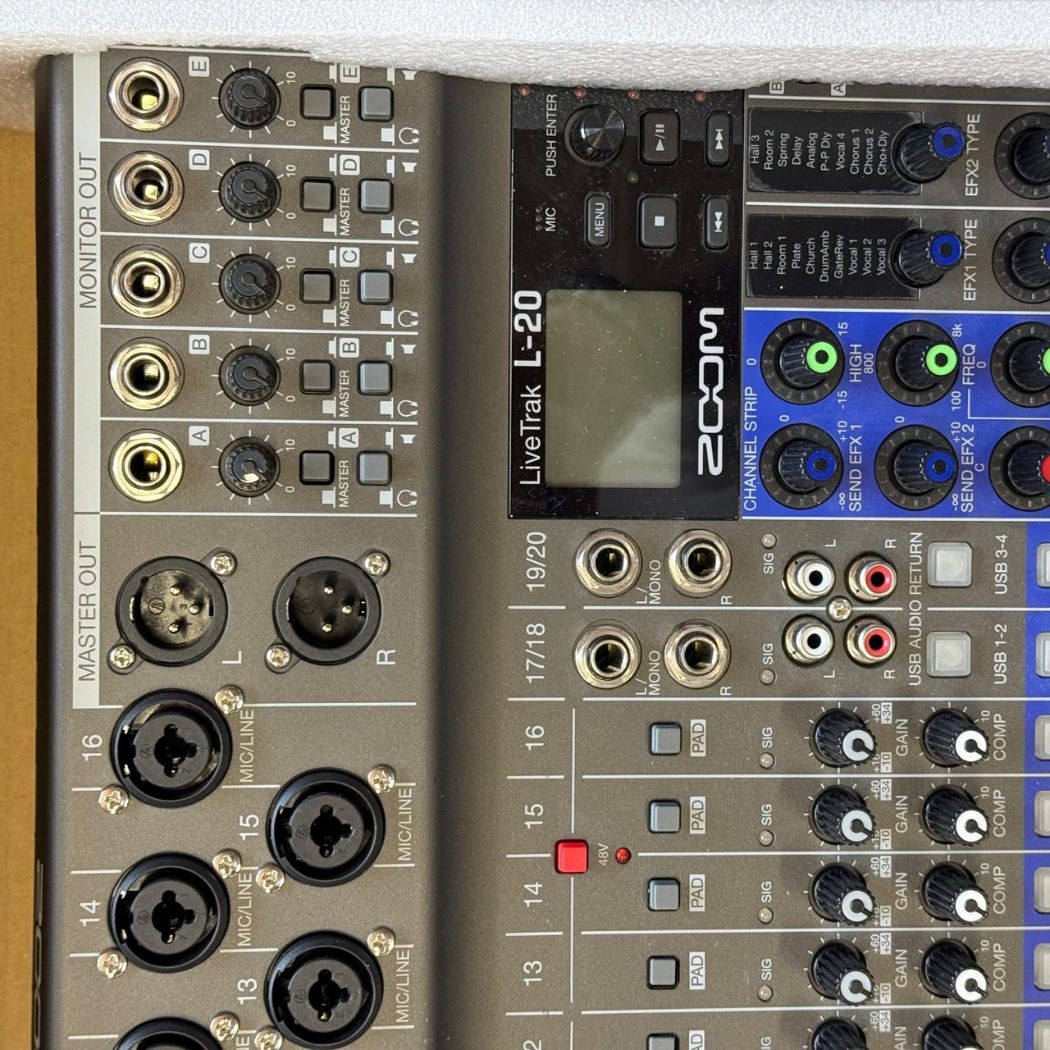 ZOOM LiveTrak L-20 Case Bundle (USATO IN GARANZIA) - Mixer Digitale e Registratore 22 Tracce