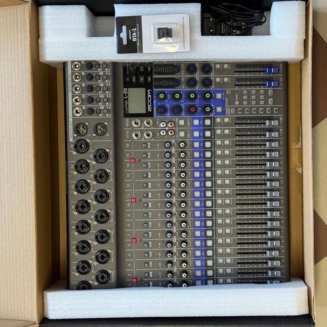 ZOOM LiveTrak L-20 Case Bundle (USATO IN GARANZIA) - Mixer Digitale e Registratore 22 Tracce