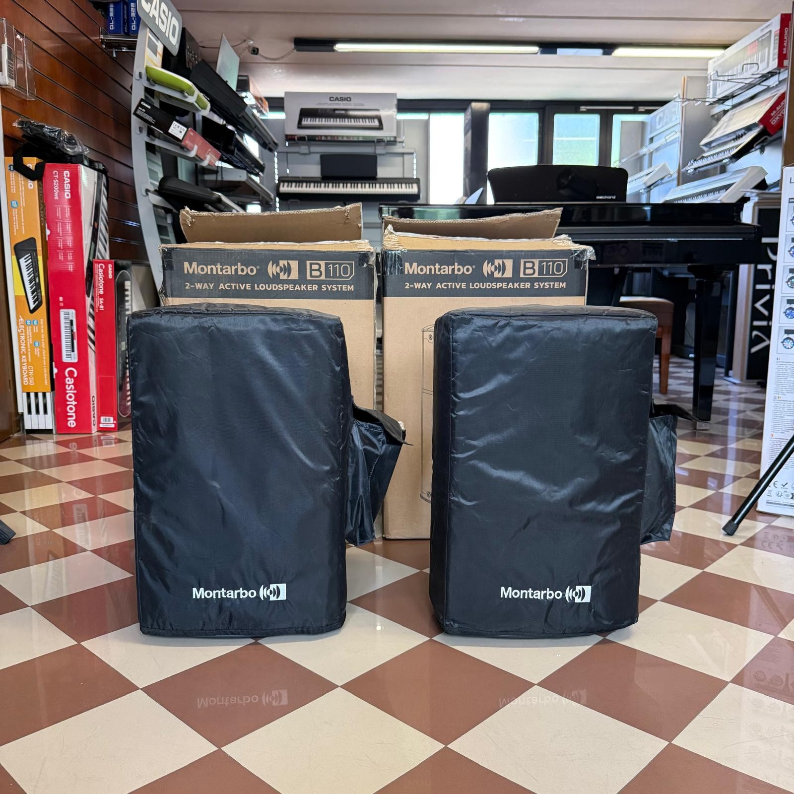 Coppia Casse MONTARBO B110 (400W l'una) con 2 Cover CV110 - Usato in Condizioni Perfette