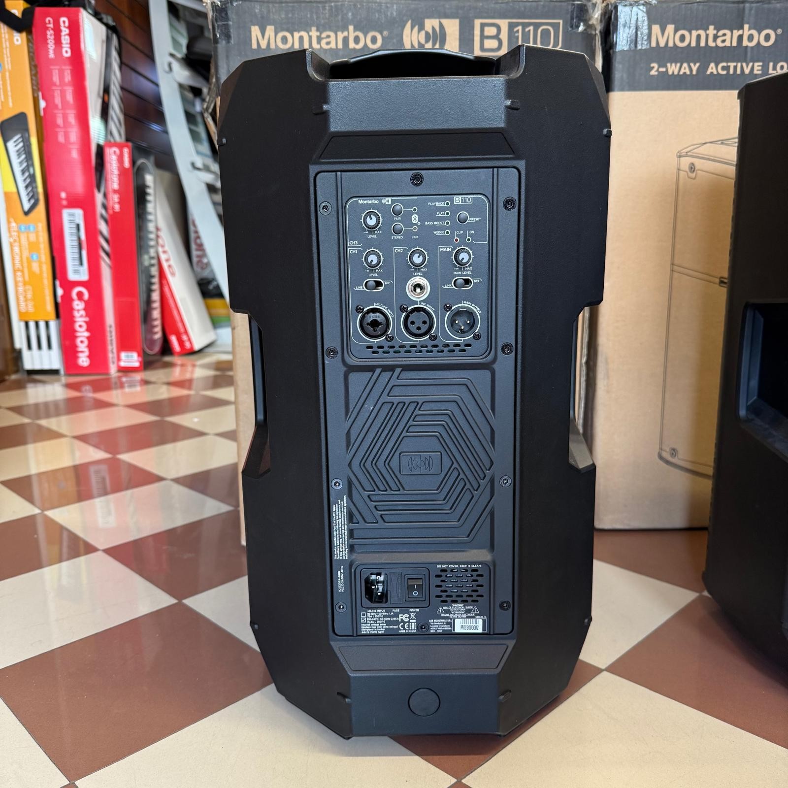 Coppia Casse MONTARBO B110 (400W l'una) con 2 Cover CV110 - Usato in Condizioni Perfette