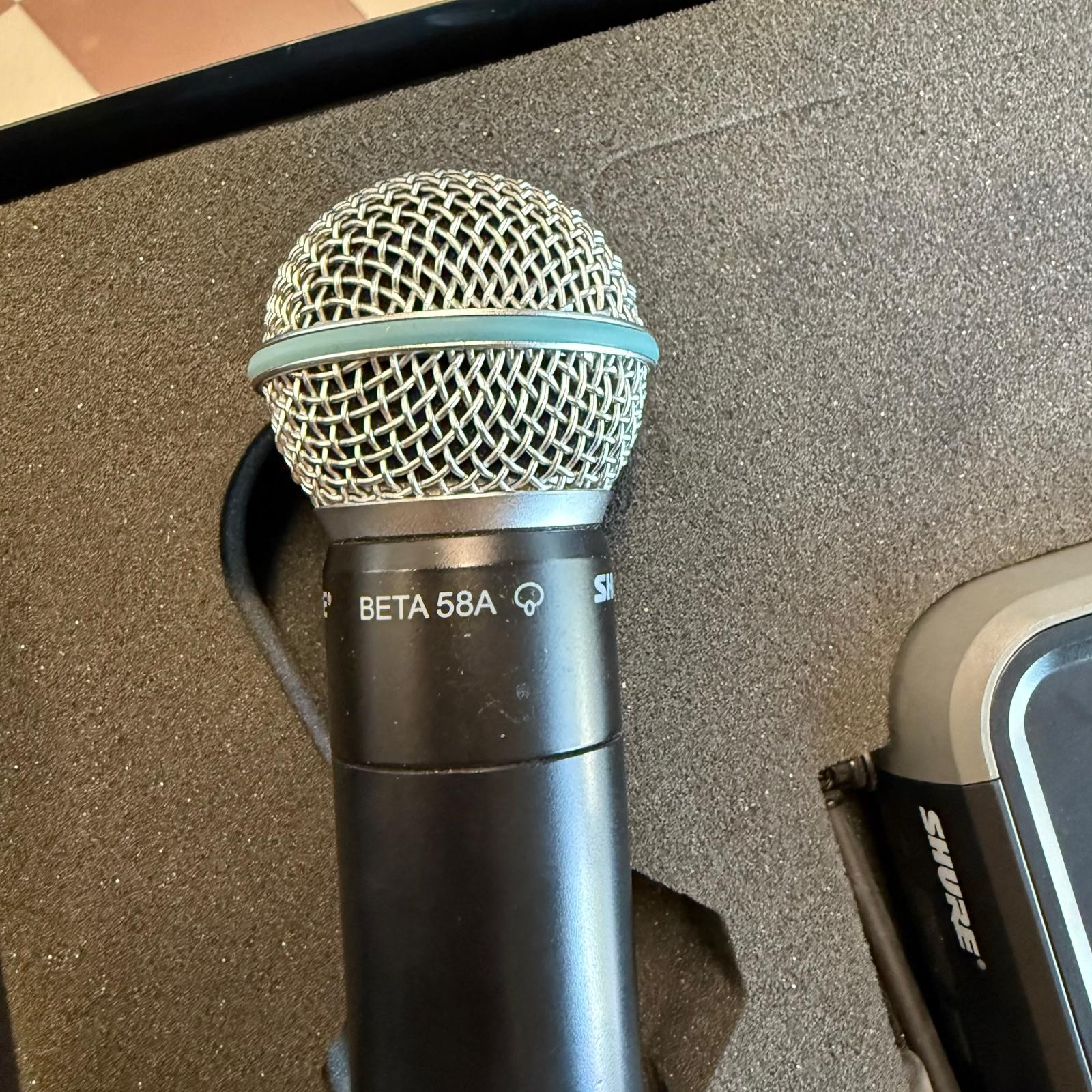 SHURE PGX24E / Beta58 (USATO) - Sistema Radiomicrofono Wireless con Trasmettitore PGX2/Beta58 e Ricevitore PGX4