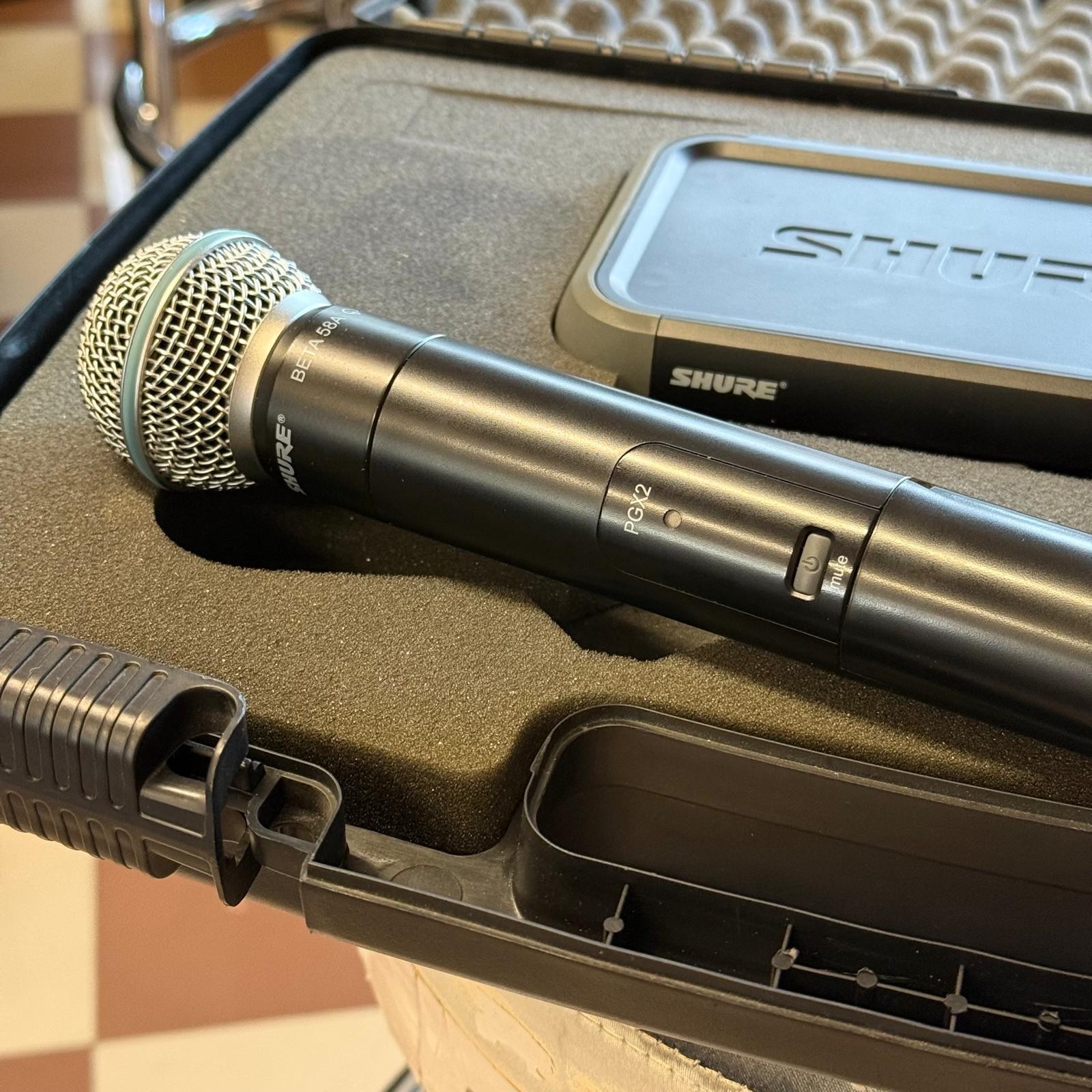 SHURE PGX24E / Beta58 (USATO) - Sistema Radiomicrofono Wireless con Trasmettitore PGX2/Beta58 e Ricevitore PGX4