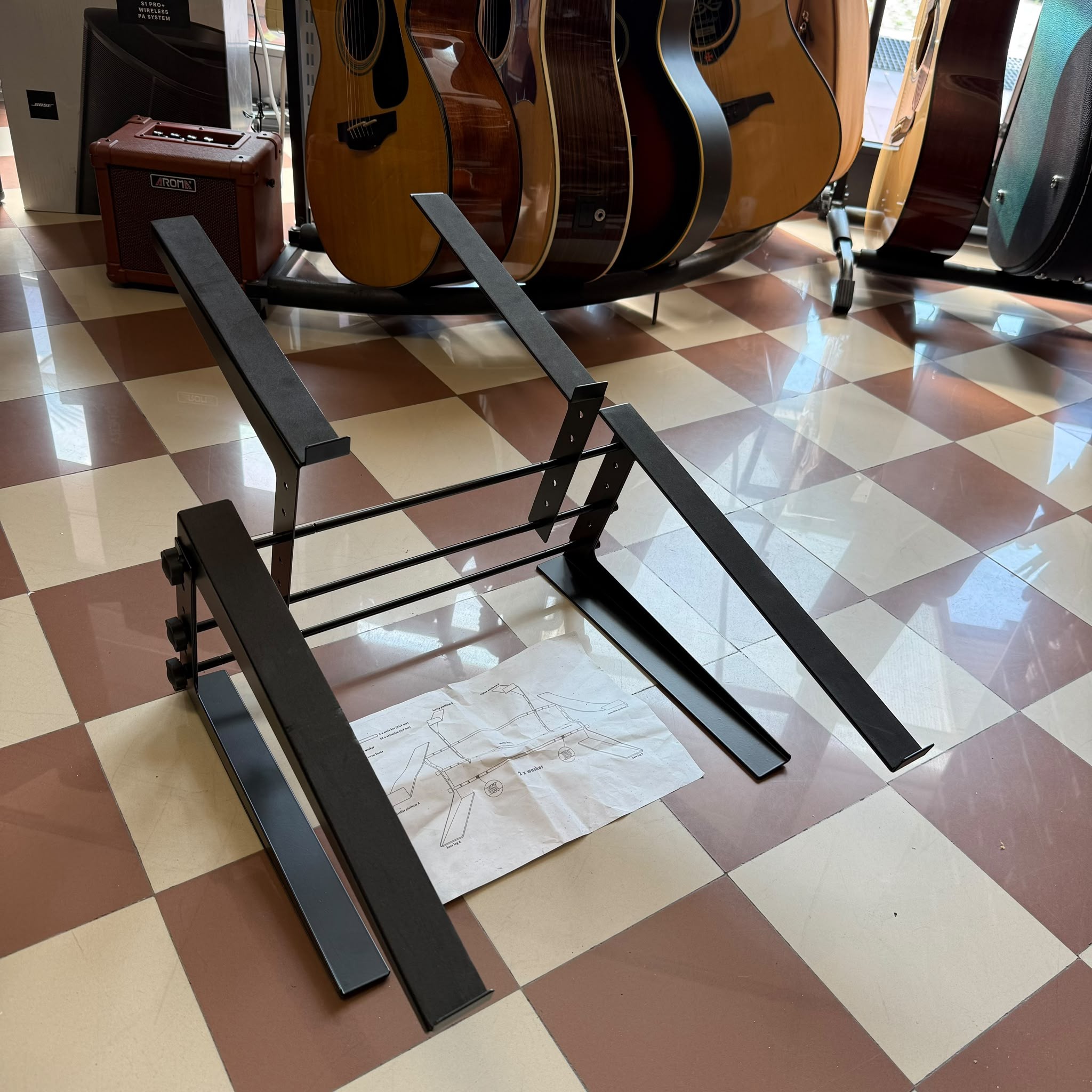 Supporto Stand per PC Laptop, Mixer e Consol Biamplificato Completamente Smontabile in Acciaio Nero