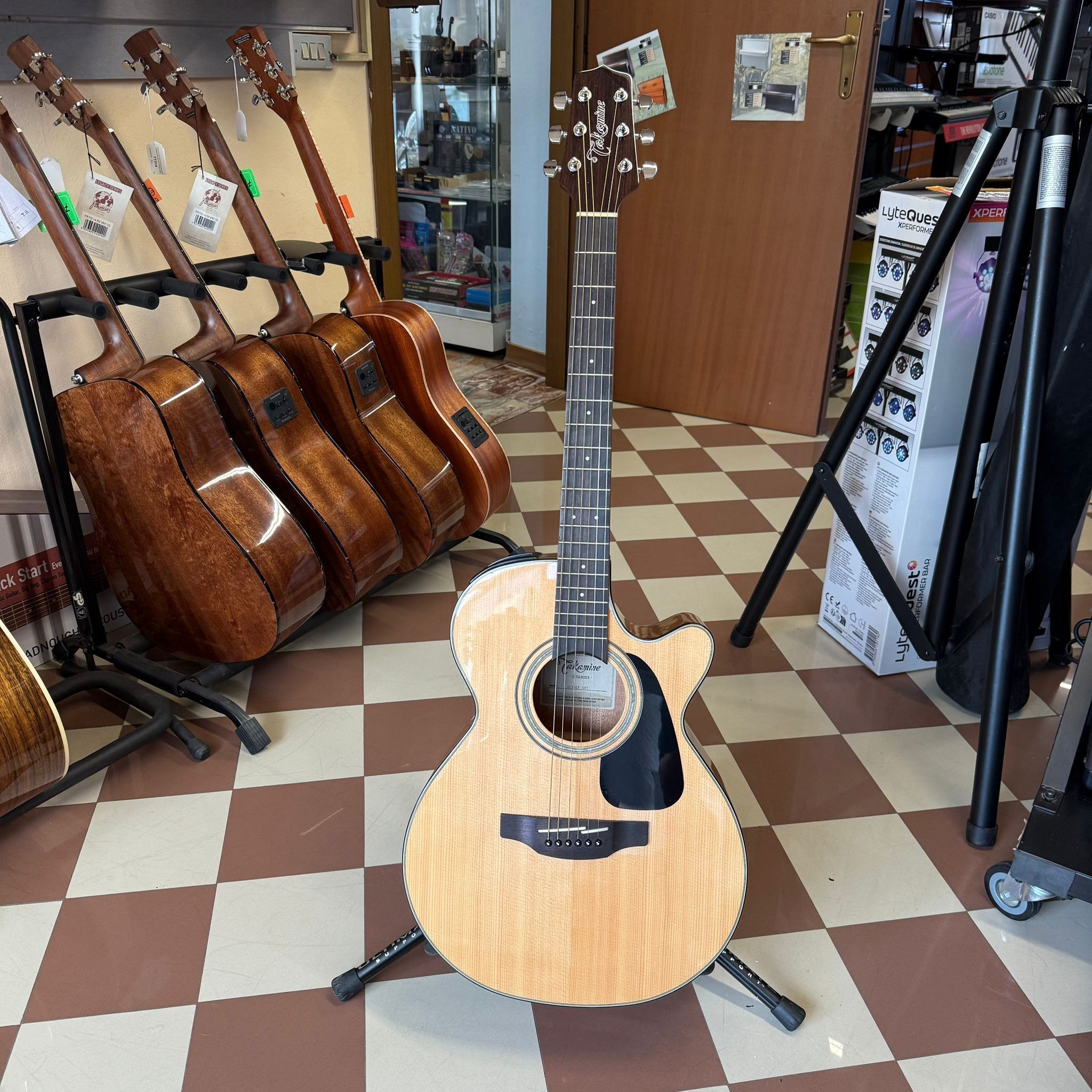 TAKAMINE GF30CE Natural - Chitarra Acustica Elettrificata Cutaway con Top in Abete Massello (USATA PERFETTA)