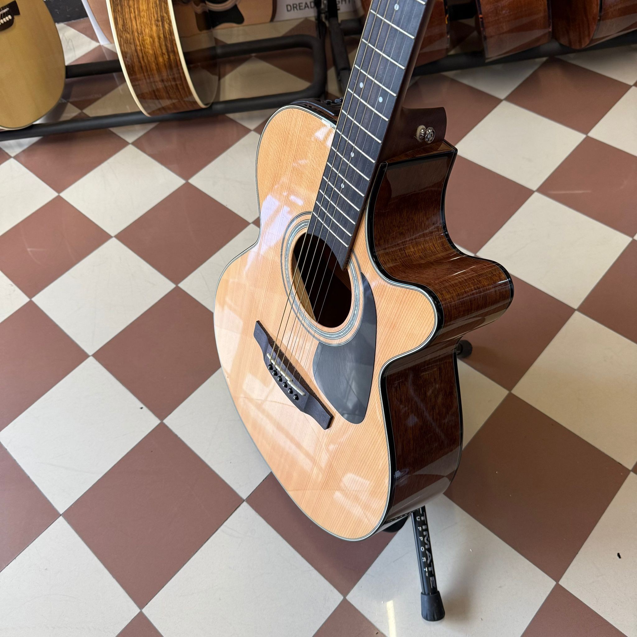 TAKAMINE GF30CE Natural - Chitarra Acustica Elettrificata Cutaway con Top in Abete Massello (USATA PERFETTA)
